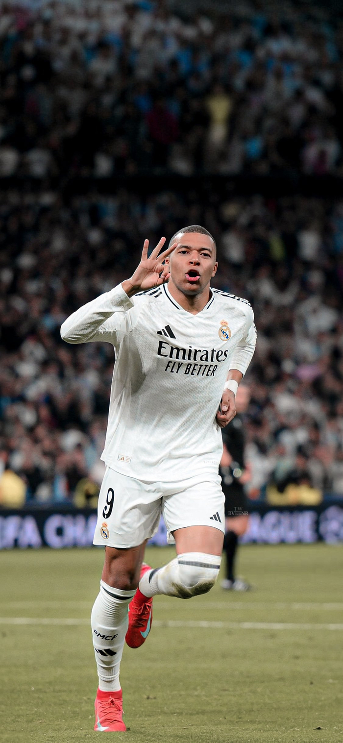 密尔沃基酿酒人新星周（Jackson Chourio）成为史上最年轻 20 轰 20 盗球员