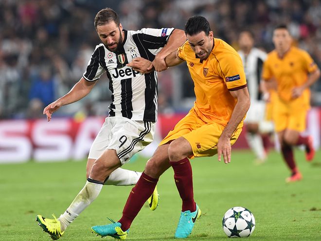 湖人杯赛主场不敌马刺引热议！媒体人：詹东里合体后最惨失利（湖人杯赛主场负于马刺掀热议，媒体称为詹东里合体以来最惨一败）