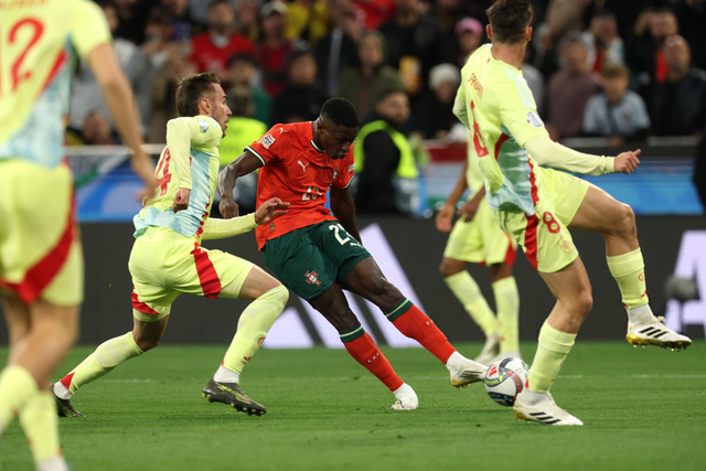 博主：杨瀚森相较赛季初有提高，但仍需理解什么样的动作合理（博主：杨瀚森较季初已有进步，但对合理动作的把握仍待提升）