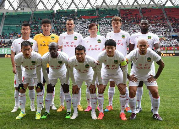 尼克斯骑士最后时刻：尼克斯四罚三铁 米切尔逆天三分也难救骑士（关键时刻尼克斯四罚仅中一，米切尔神迹三分仍难救主，骑士惜败）