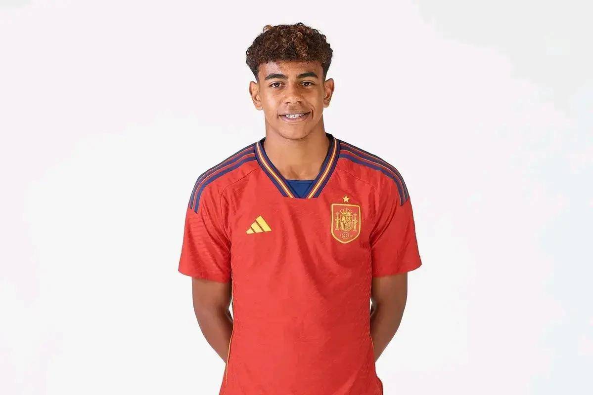 爱德华兹：喷垃圾话能让我进入状态 但你不能一边喷一边却20中5（爱德华兹：垃圾话能帮我找感觉，但别一边开喷一边投成20投仅5中）